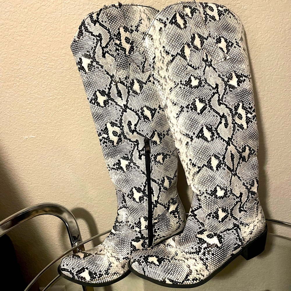 snake skin boots size 9